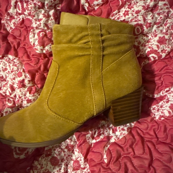 Brand new  suede boots - Picture 3 of 6
